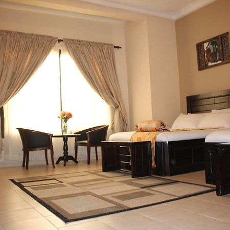 Palm Spring Resort Monrovia Exterior foto