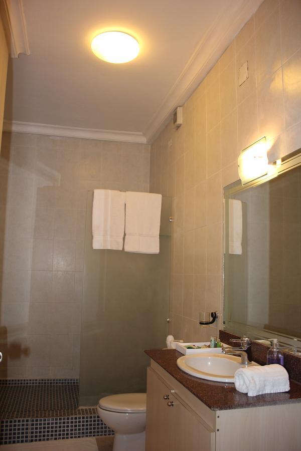Palm Spring Resort Monrovia Exterior foto